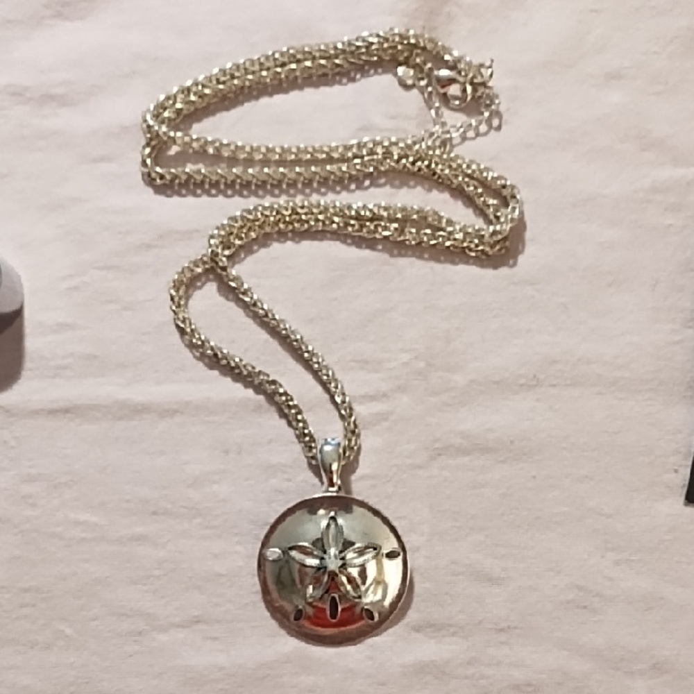 🇺🇸 CleaVintage 1970s Signed RMN For Roman Company Sand Dollar Pendant Necklace